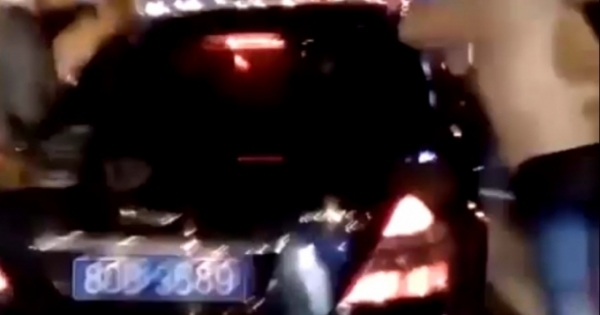 Xe biển xanh 80B gây tai nạn rồi bỏ chạy, người dân hò nhau vây bắt