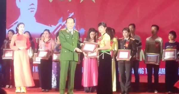 Giọt nước mắt thầm lặng bên những hy sinh "giữ gìn cho cuộc sống bình yên"