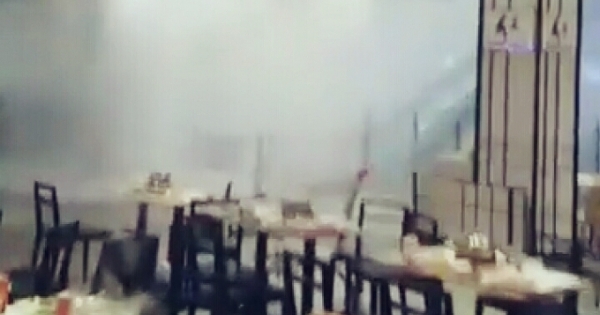 Nhiều đám khói lớn xuất hiện ở trung tâm thương mại AEON Mall Long Biên