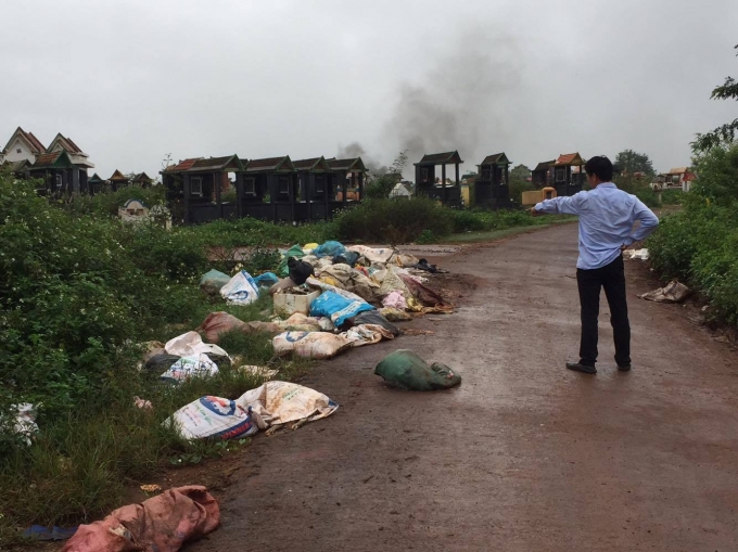 Những&nbsp;con&nbsp;đường&nbsp;lối&nbsp;đi&nbsp;đều&nbsp;xuất&nbsp;hiện&nbsp;r&aacute;c&nbsp;hai&nbsp;b&ecirc;n.