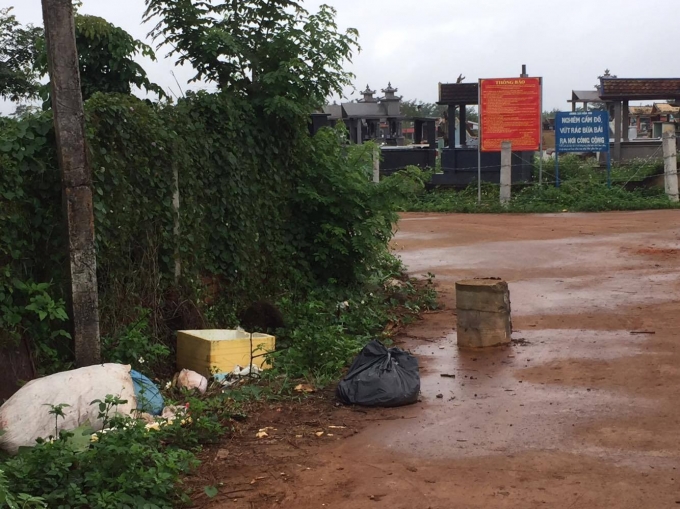 Biển&nbsp;b&aacute;o&nbsp;cấm&nbsp;đổ&nbsp;r&aacute;c&nbsp;thải&nbsp;của&nbsp;UBND&nbsp;x&atilde;&nbsp;H&ograve;a&nbsp;An.