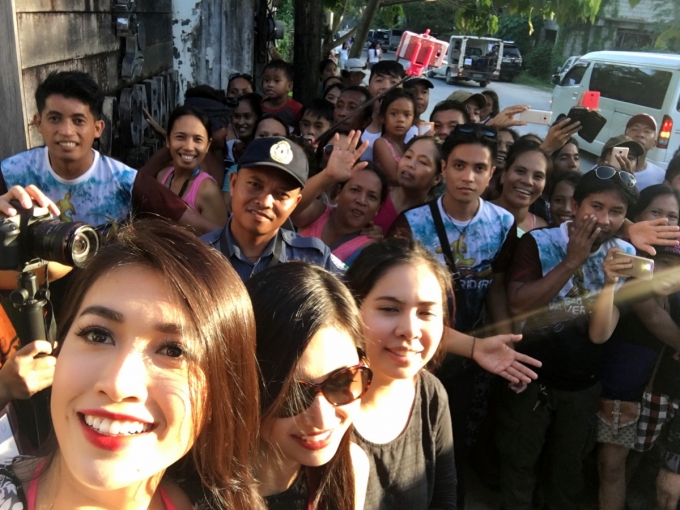 &Aacute; hậu Lệ Hằng tự tin diện bikini đọ d&aacute;ng c&ugrave;ng th&iacute; sinh Miss Universe