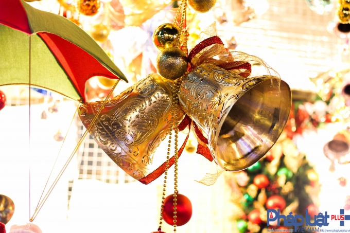 Rực sắc m&agrave;u Gi&aacute;ng sinh tr&ecirc;n Phố H&agrave;ng M&atilde;