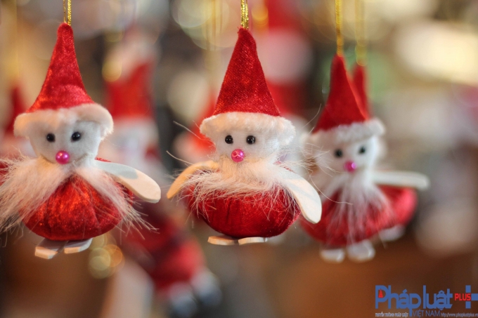 Rực sắc m&agrave;u Gi&aacute;ng sinh tr&ecirc;n Phố H&agrave;ng M&atilde;