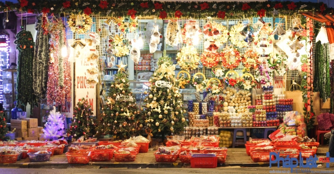 Rực sắc m&agrave;u Gi&aacute;ng sinh tr&ecirc;n Phố H&agrave;ng M&atilde;