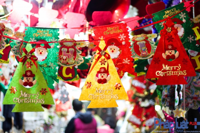 Rực sắc m&agrave;u Gi&aacute;ng sinh tr&ecirc;n Phố H&agrave;ng M&atilde;