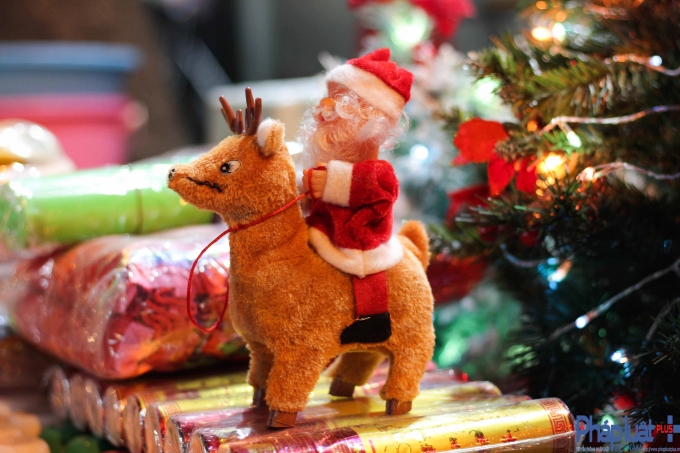 Rực sắc m&agrave;u Gi&aacute;ng sinh tr&ecirc;n Phố H&agrave;ng M&atilde;