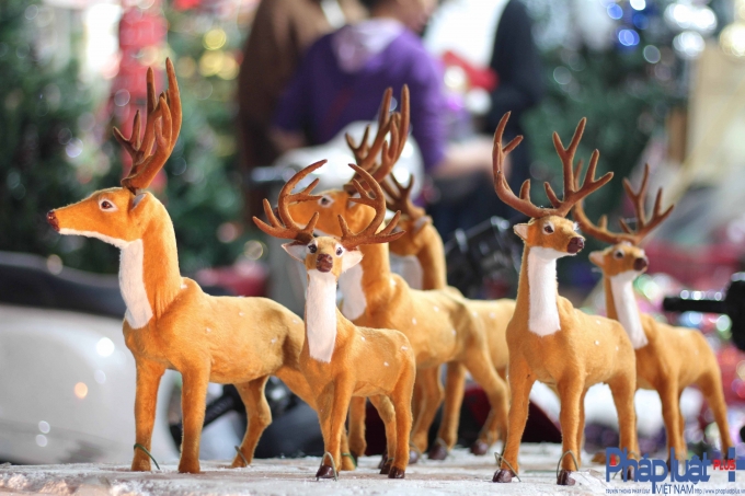 Rực sắc m&agrave;u Gi&aacute;ng sinh tr&ecirc;n Phố H&agrave;ng M&atilde;