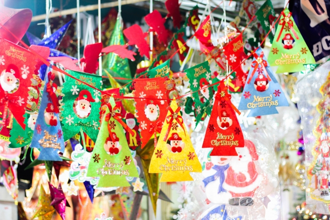 Rực sắc m&agrave;u Gi&aacute;ng sinh tr&ecirc;n Phố H&agrave;ng M&atilde;