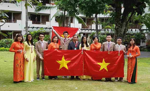 Đo&agrave;n học sinh Việt Nam tham dự kỳ thi Olympic c&aacute;c m&ocirc;n khoa học trẻ quốc tế 2016 đoạt 2 giải v&agrave;ng, 2 huy chương bạc v&agrave; 2 huy chương đồng. (Ảnh:&nbsp;Hanoiedu)