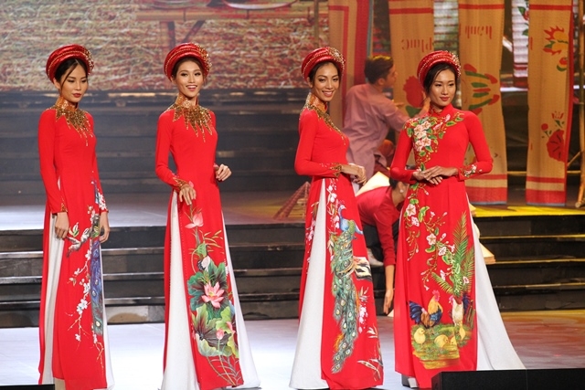 Duy&ecirc;n d&aacute;ng Việt Nam 28: Mang cả m&ugrave;a xu&acirc;n l&ecirc;n s&acirc;n khấu