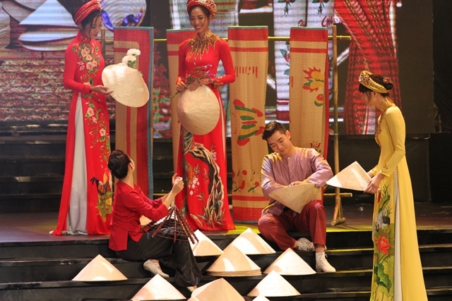 Duy&ecirc;n d&aacute;ng Việt Nam 28: Mang cả m&ugrave;a xu&acirc;n l&ecirc;n s&acirc;n khấu