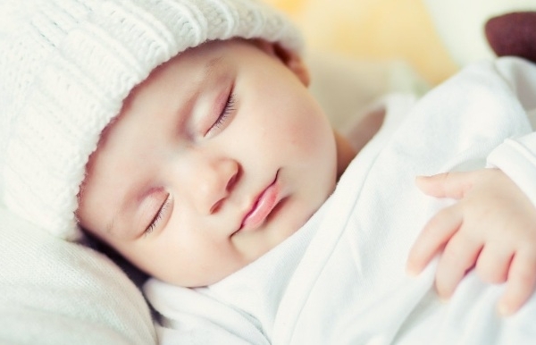 L&agrave;n da trẻ nhỏ rất mong manh v&agrave; rất dễ tổn thương khi nhiệt độ m&ocirc;i trường thay đổi. Ảnh: minh họa