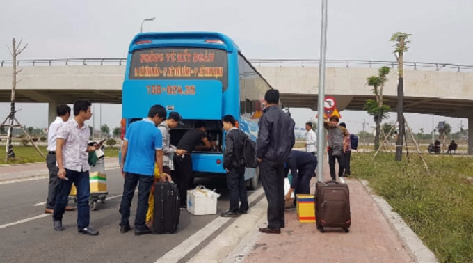 Xe Kết Đo&agrave;n nhận kh&aacute;ch tại S&acirc;n bay C&aacute;t Bi , trước sự