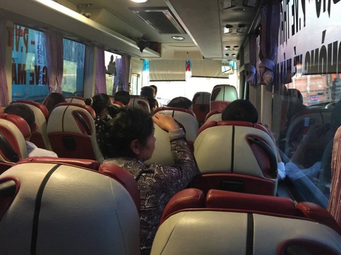 Họ t&ecirc;n những h&agrave;nh kh&aacute;ch tr&ecirc;n xe được ghi v&agrave;o một đanh s&aacute;ch, trong khi kh&ocirc;ng hiểu danh s&aacute;ch đ&oacute; để l&agrave;m g&igrave;.