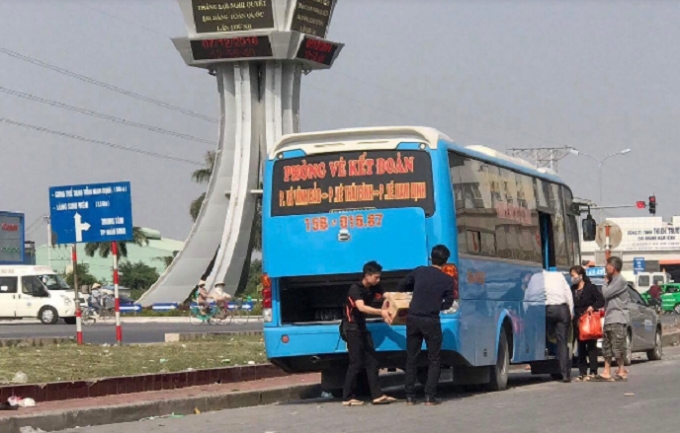 V&ocirc; tư xếp kh&aacute;ch tại Nam Định m&agrave; kh&ocirc;ng c&oacute; bất kỳ lực lượng n&agrave;o xử l&yacute;.