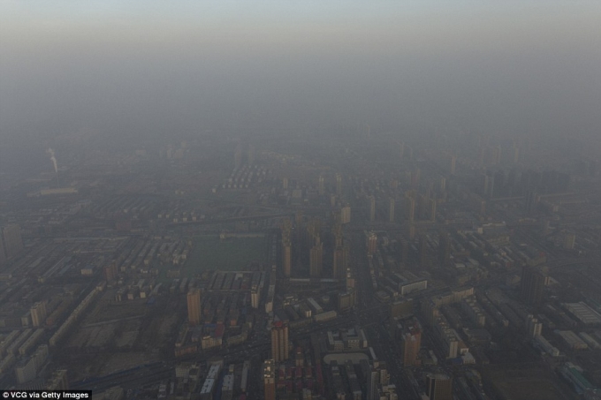 Kh&oacute;i bụi bao phủ&nbsp;th&agrave;nh phố Th&aacute;i Nguy&ecirc;n, thủ phủ tỉnh Sơn T&acirc;y h&ocirc;m 4/12 vừa qua.