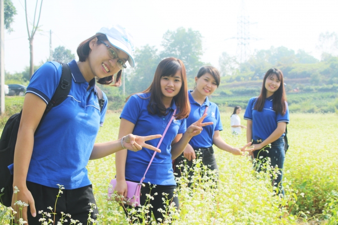 C&aacute;c bạn sinh vi&ecirc;n cũng đến để &ldquo;săn&rdquo; bằng được bộ ảnh cho m&igrave;nh.