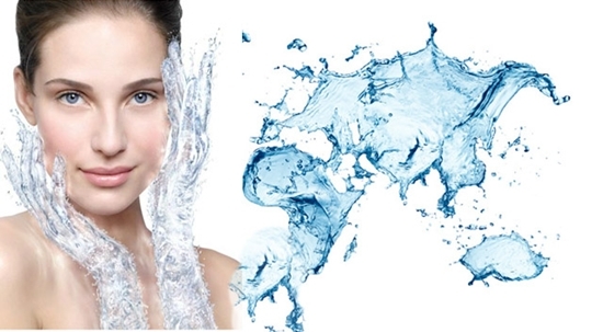 Da sẽ&nbsp;da sẽ bị kh&ocirc; nứt nẻ, bong tr&oacute;c nếu thiếu nước (ảnh internet).