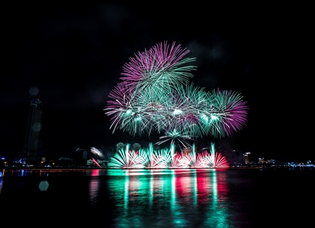 C&aacute;c b&agrave;i dự thi lọt v&agrave;o ph&ograve;ng chung khảo sẽ được tặng mỗi giải 02 voucher v&eacute; c&aacute;p treo Fansipan Legend. Kết quả giải thưởng sẽ được Ban tổ chức (BTC) ch&iacute;nh thức c&ocirc;ng bố v&agrave;o cuối th&aacute;ng 3/2017. C&ocirc;ng ty TNHH Thiết kế v&agrave; Diễn họa Kiến tr&uacute;c Việt Nam (Vnimation) sẽ là đơn vị chuy&ecirc;n m&ocirc;n đ&ocirc;̀ng hành cùng BTC chọn ra những bài thi ch&acirc;́t lượng nh&acirc;́t.