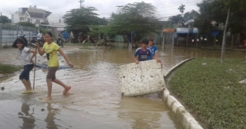 Khánh Hòa: Sau mưa lớn, các tuyến đường khu đô thị Vĩnh Điềm Trung thành biển nước