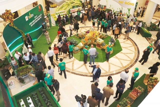 o&agrave;n cảnh khu trưng b&agrave;y sản phẩm n&ocirc;ng nghiệp li&ecirc;n kết với n&ocirc;ng d&acirc;n v&agrave; m&ocirc; h&igrave;nh c&ocirc;ng nghệ của VinEco.