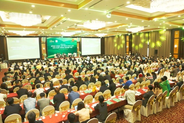 Diễn đ&agrave;n thu h&uacute;t đ&ocirc;ng đảo c&aacute;c c&aacute;c nh&agrave; quản l&yacute;, chuy&ecirc;n gia kinh tế n&ocirc;ng nghiệp v&agrave; c&aacute;c hộ sản xuất.