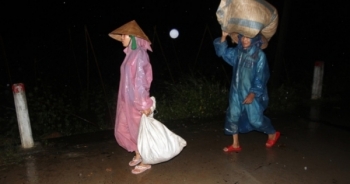 Người dân Quảng Nam chạy lũ trong đêm