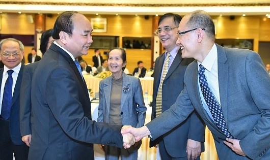 Thủ tướng gặp gỡ c&aacute;c chuy&ecirc;n gia dự Hội nghị.
