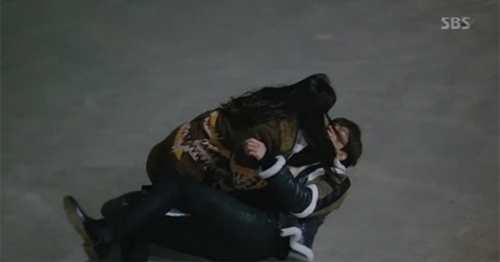 Huyền thoại biển xanh tập 9: Shim Chung ch&iacute;nh thức trở th&agrave;nh bạn g&aacute;i của Joon Jae