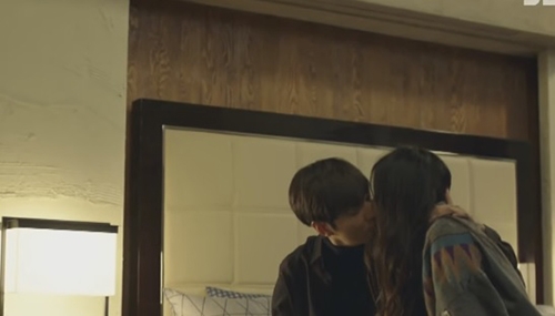 Huyền thoại biển xanh tập 9: Shim Chung ch&iacute;nh thức trở th&agrave;nh bạn g&aacute;i của Joon Jae