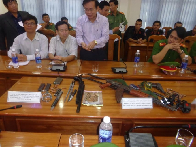 Tang vật thu giữ được c&ocirc;ng khai trong buổi họp b&aacute;o.