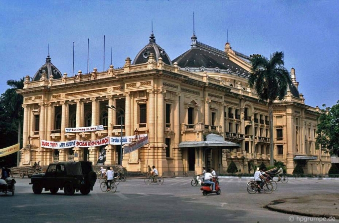 Nh&agrave; h&aacute;t lớn H&agrave; Nội.