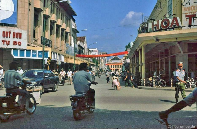 Phố Tr&agrave;ng Tiền.