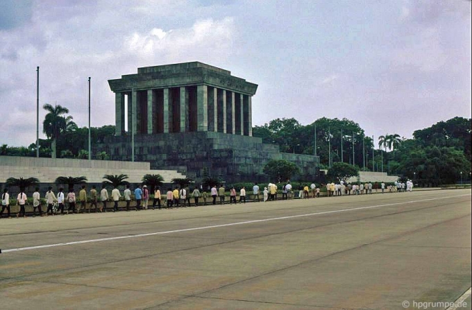 Lăng chủ tịch Hồ Ch&iacute; Minh.