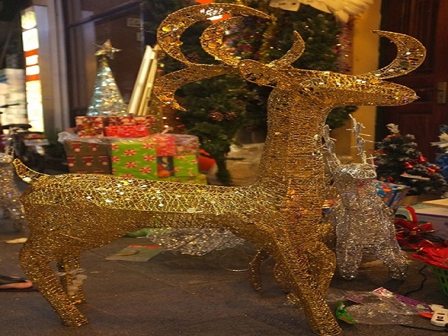 Mỗi cỗ xe tuần lộc được trang tr&iacute;, chuẩn bị c&ocirc;ng phu thường c&oacute; gi&aacute; v&agrave;i triệu đồng