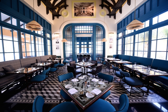 Sun Group đ&atilde; tới Ph&uacute; Quốc, ph&aacute;t hiện ra b&aacute;u vật bị v&ugrave;i lấp v&agrave; ngay lập tức x&oacute;a đi lớp bụi thời gian, phục dựng lại ng&ocirc;i trường, đưa Lamarck University trở về thời ho&agrave;ng kim