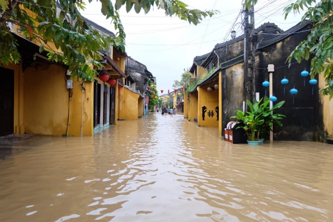 Trung Bộ sẽ tiếp tục c&oacute; mưa lớn v&agrave;o ng&agrave;y mai. Ảnh: Vinh Quang