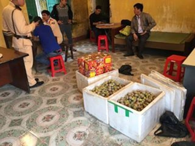 Số tang vật m&agrave; lực lượng chức năng thu giữ được.