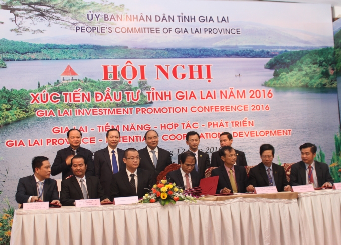 Thủ tướng chứng kiến lễ k&yacute; kết c&aacute;c văn bản ghi nhớ về đầu tư.