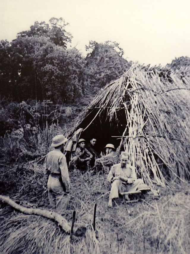 Tr&ecirc;n đường đi chiến dịch bi&ecirc;n giới 9/1950, nơi nghỉ ch&acirc;n của Chủ tịch Hồ Ch&iacute; Minh khi l&agrave; nh&agrave; d&acirc;n, khi l&agrave; hang n&uacute;i, khi l&agrave; l&aacute;n dựng tạm ven đường.