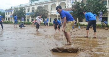 Sách vở trôi hết theo lũ!