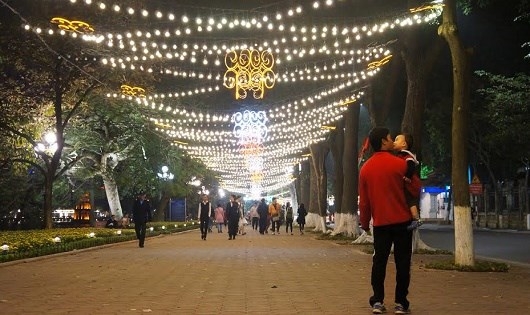 Phố đi bộ quanh hồ Ho&agrave;n Kiếm v&agrave; khu vực phố Cổ tạo n&ecirc;n điểm nhấn văn h&oacute;a cho nếp sống Thủ đ&ocirc;.