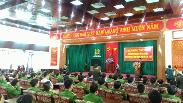 To&agrave;n cảnh buổi biểu dương, trao thưởng chuy&ecirc;n &aacute;n 1216C. (Ảnh: Đăng Hậu).