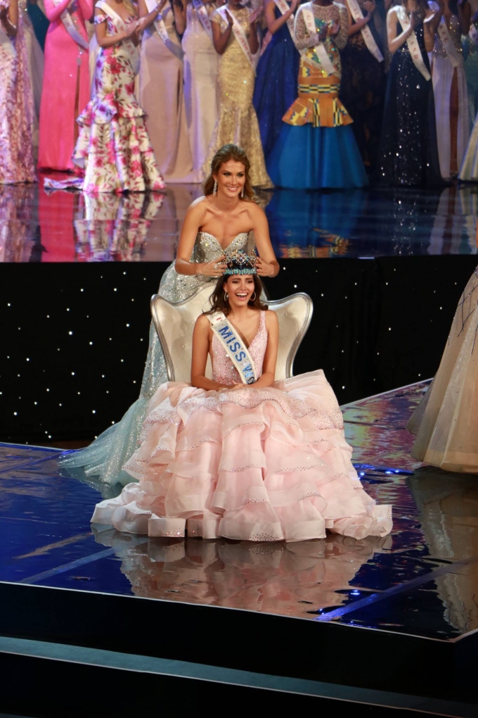 Người đẹp Puerto Rico trở th&agrave;nh chủ nh&acirc;n của chiếc vương miện Hoa hậu Thế giới 2016.