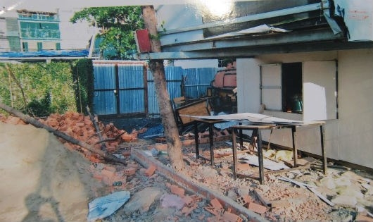 &Ocirc;ng C&ograve; x&acirc;y dựng nh&agrave; v&agrave; h&agrave;ng r&agrave;o tr&aacute;i ph&eacute;p tr&ecirc;n đất &ocirc;ng Thống.