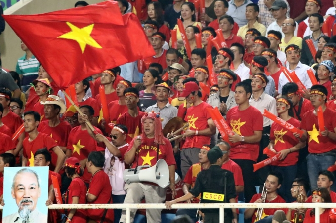 Người h&acirc;m mộ vẫn c&ograve;n y&ecirc;u b&oacute;ng đ&aacute; n&ecirc;n chưa thể quay lưng với thầy tr&ograve; HLV Hữu Thắng. Ảnh: Internet.&nbsp;