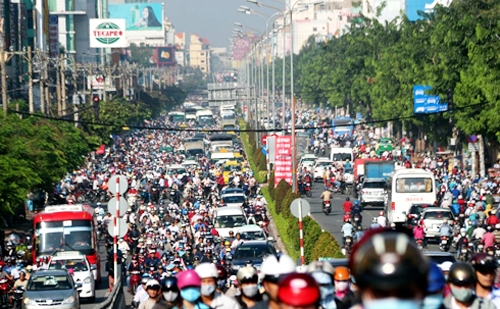 C&aacute;c tuyến đường ở cửa ng&otilde; T&acirc;n Sơn Nhất nay kẹt cả ngo&agrave;i khung giờ cao điểm. Ảnh:&nbsp;H.N&nbsp;