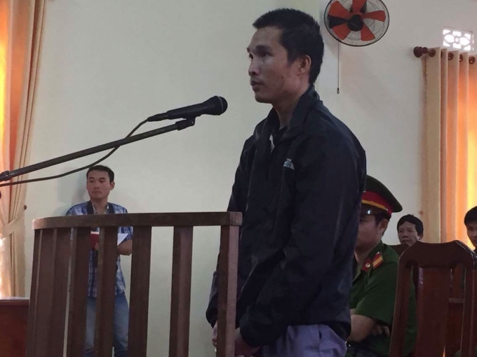 S&aacute;t thủ Kiều Quốc Huy trước v&agrave;nh m&oacute;ng ngựa