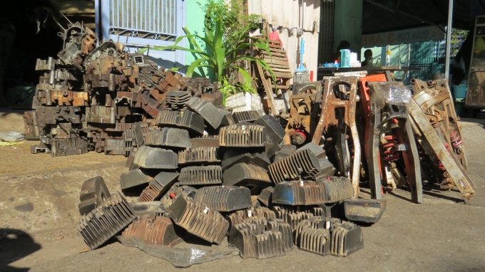 Linh kiện, phụ t&ugrave;ng xe m&aacute;y.